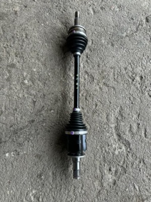 Приводной вал левый перед toyota yaris cross kross 2022 w-wa 1.5 гибрид фото №1