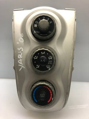 Панель кондиционера toyota 758857 фото №1