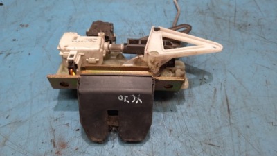 Замок кришки багажника volvo xc70 00-04r фото №1