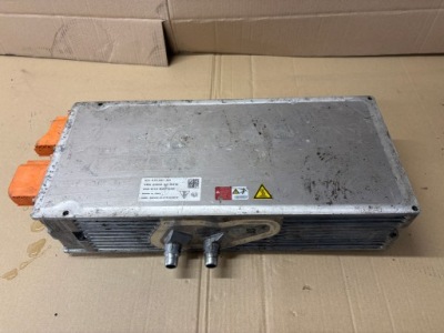 Porsche taycan 9j1 зарядний пристрій напруги 9j1915681ah пошкоджена штекер фото №1