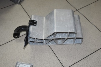 Кронштейн audi a5 8w 8w0806916 фото №1