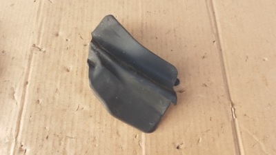 Audi tt 8n0 гумовий елемент захист двері права 8n0837712b фото №1