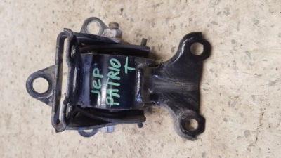 Подушка кронштейн двигателя jeep patriot 2.0 16v фото №1
