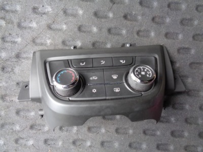 Панель кондиционера 13429876 opel zafira c фото №1