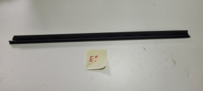 Молдинг уплотнитель левая перед opel meriva a 13127032 фото №1