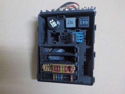 Audi tt 8j - коробка запобіжників фото №1