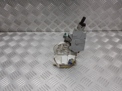 Замок двері правий задня задній nissan primera p11 фото №1