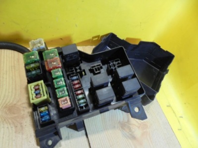 Коробка запобіжників mitsubishi carisma 1.9 did фото №1