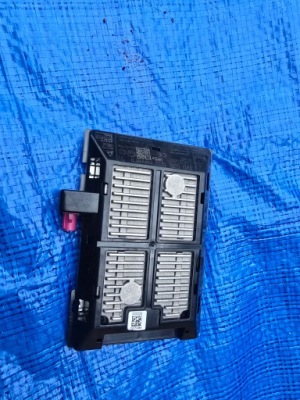 Зарядний пристрій індукційна octavia iii 3 lift 3v0035502 фото №1