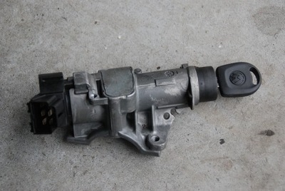 Volkswagen audi seat skoda замок запалювання з ключ 6r0905851d фото №1