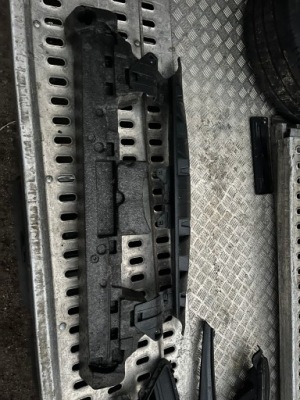 Toyota yaris iii lift абсорбер перед 2011-2018 фото №1