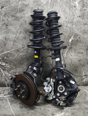 Mcperson поворотний кулак амортизатор лівий toyota yaris iv p21 фото №1