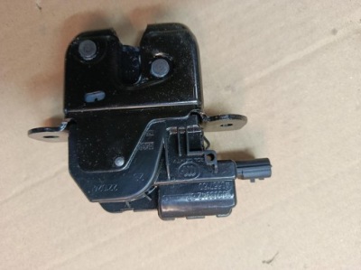 Замок кришки задня clio iv captur scenic iii dacia duster оригінал nowe фото №1