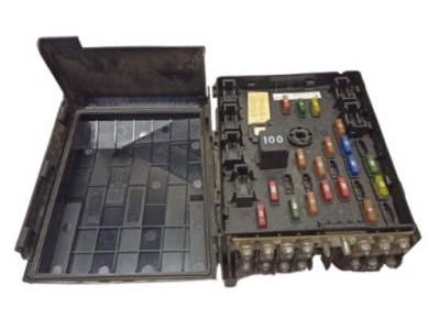 Крышка коробка предохранителей vw passat b6 3c2 1k0937132f 2.0l дизель фото №1