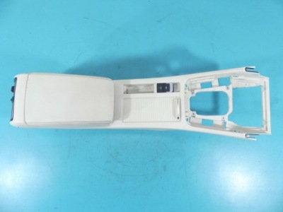 Підлокітник тунель vw passat b8 europa фото №1