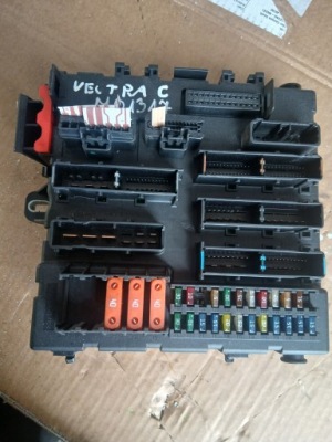 Коробка запобіжників модуль 13170895 dd opel vectra c signum фото №1