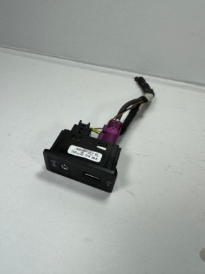 Sharan 7n разъём port usb aux 5g0035222f фото №1