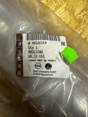 Молдинг grandland оригінальний номер 95526169 фото №1