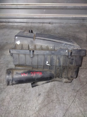 Корпус фільтра повітря 3c0129607ab vw jetta фото №1