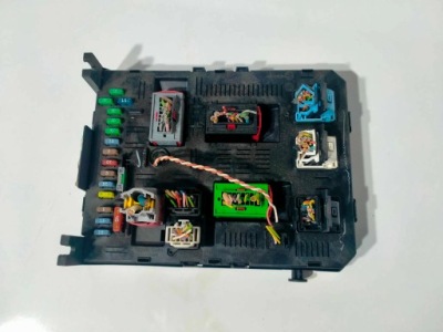 Коробка запобіжників bsi citroen 21676031-5b фото №1