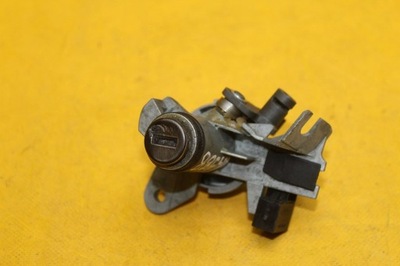 Вкладка замка крышки задний a4 b7 8e0827573 фото №1