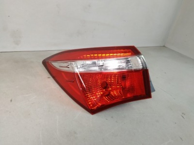 Toyota corolla e16 лампа ліва задній 2013-2016 фото №1