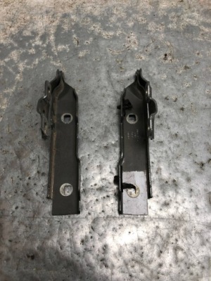 Петлі капот audi a1 82a823301 82a823302 фото №1