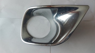 Решітка рамка протитуманної фари права toyota rav4 iv 12-15 фото №1