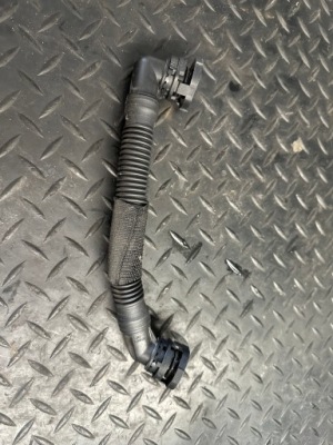 Шланг вентиляционный audi a3 8v 04l103493f фото №1