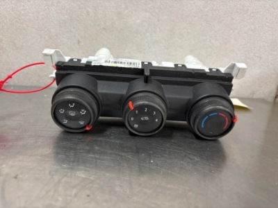 Панель обдув renault clio v 5 275700767r фото №1