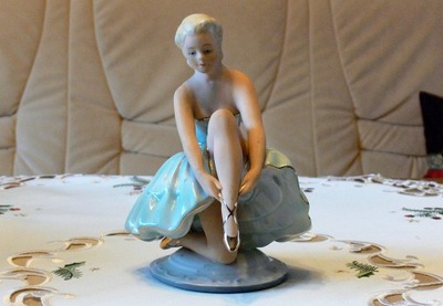 Dekoracyjna, porcelanowa figurka baleriny