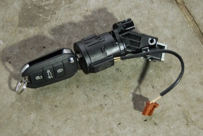 Citroen c4 cactus замок зажигания+ ключ 16r фото №1