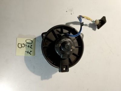 Toyota yaris 194000-0492 двигатель вентилятор фото №1