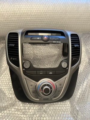 Рамка средняя консоли панель обдув hyundai ix20 2014 84740-1k110 фото №1