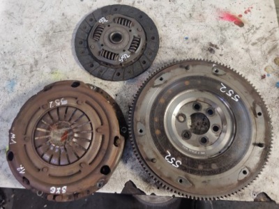 Skoda fabia vw polo iv 1.2 колесо маховик диск прижим фото №1