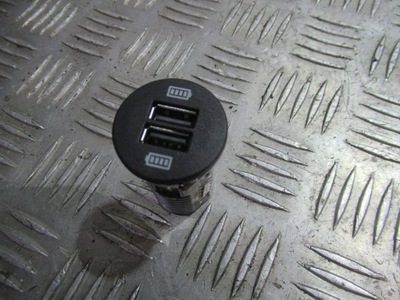 Porsche macan роз'єм port usb 95b035222 фото №1