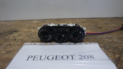 Панель керування кондиціонер peugeot 208 фото №1