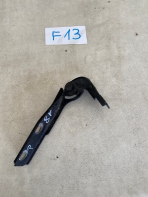 Audi a3 петля капота правый  8p0823302 фото №1