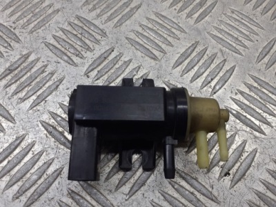 Клапан вакуумa vw passat b6 2.0 tdi 1k0906627b фото №1