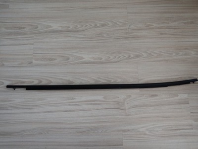 Молдинг уплотнитель правый перед toyota corolla e21 фото №1