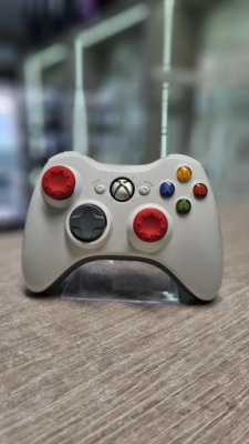 Pad bezprzewodowy do konsoli Microsoft Xbox 360 biały