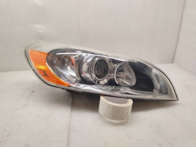 Volvo c70 lift usa перед сторона правая линза zw 31214790 фото №1