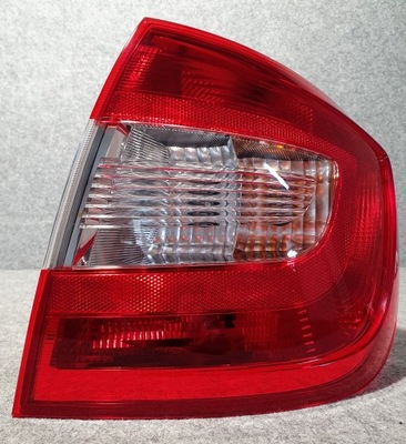 SKODA RAPID LIFTBACK FARO PARTE TRASERA DERECHA OE 5JH945096 