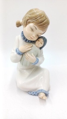 FIGURKA PORCELANA DZIEWCZYNKA Z LALKĄ Sygn. Zaphir Spain Nao LLadro 15 cm