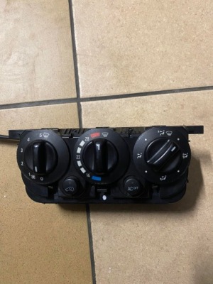 Панель обдув mercedes-benz оригінальний номер 1688302285 фото №1