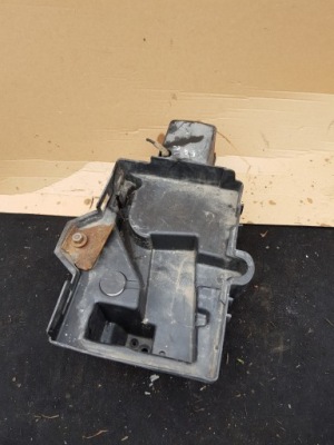 Полка аккумулятор 04860474 chrysler voyager фото №1