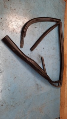 Прокладка стекло дверь левый задняя 31299952 volvo s60 фото №1