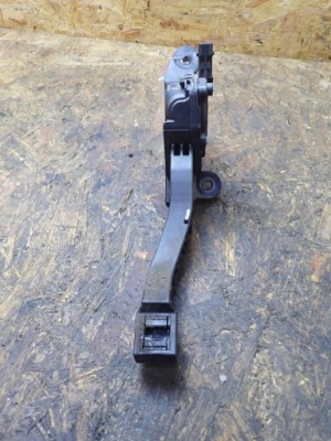 Потенціометр газу kia ceed ii 1,4 crdi 2014r hb przed lift 32700-3 7425 фото №1