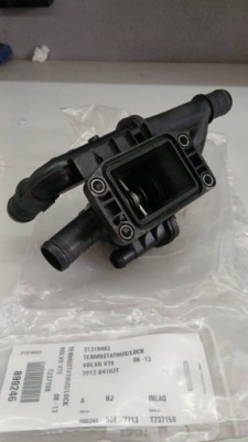 Корпус термостата volvo v70 31319493 фото №1