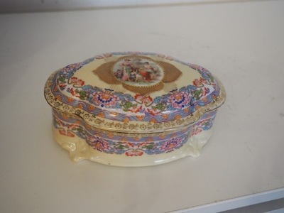 Szkatułka pięknie zdobiona porcelana